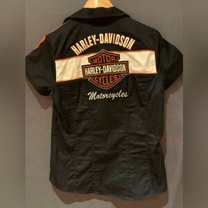 Harley Davidson logo mechanic style T-shirt. Zippered front.